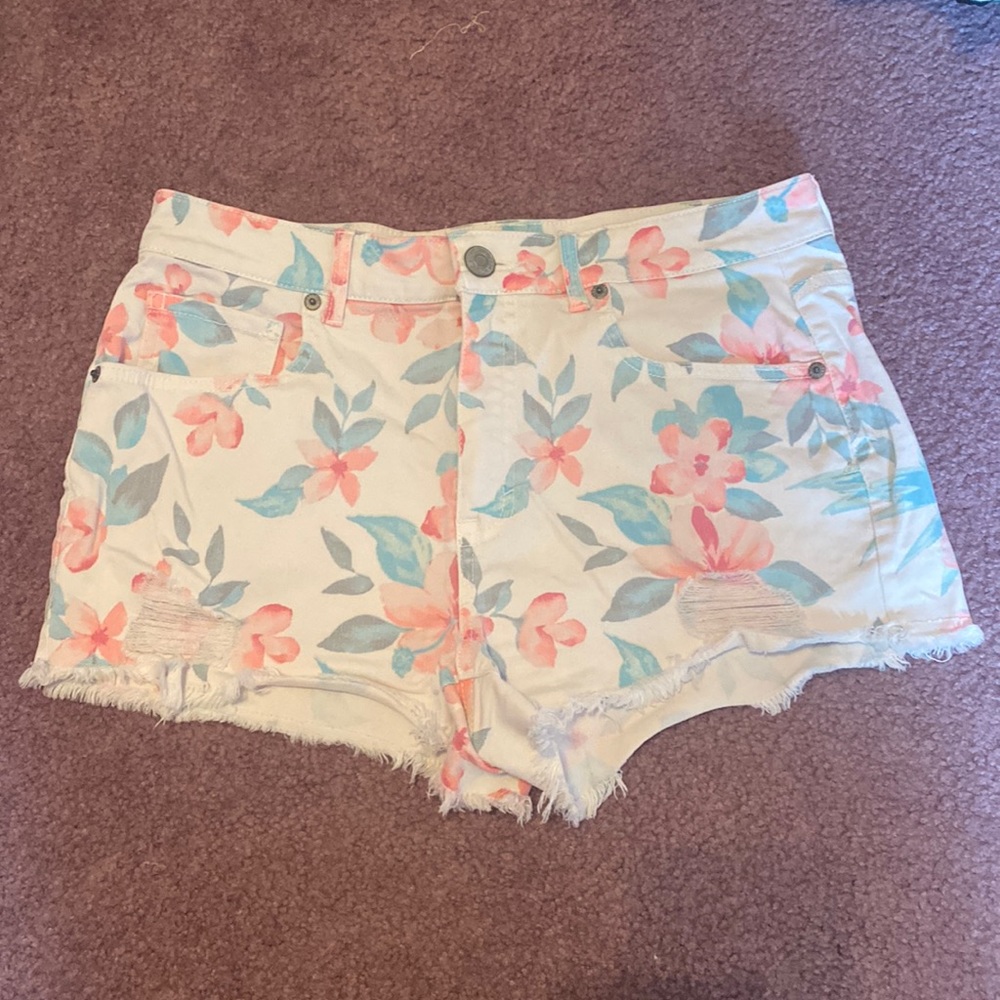 White denim shorts with floral print